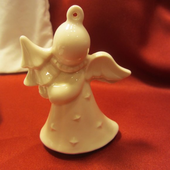 VTG1979 GOEBEL ANNUAL ORNAMENT, WHITE PORCELAIN ANGEL W/TREE, W BOX - Picture 6 of 7
